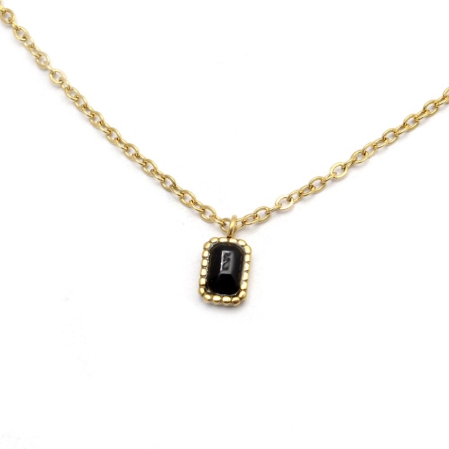 collar dorado cubic rectangular negro