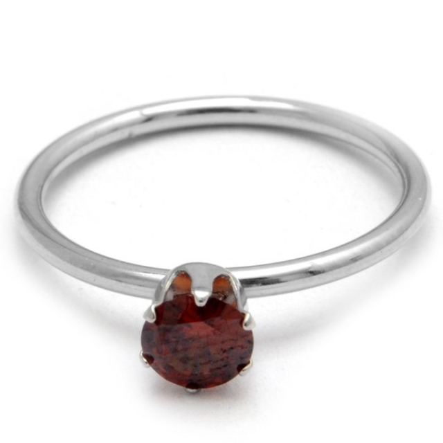 Anillo solitario cubic rojo