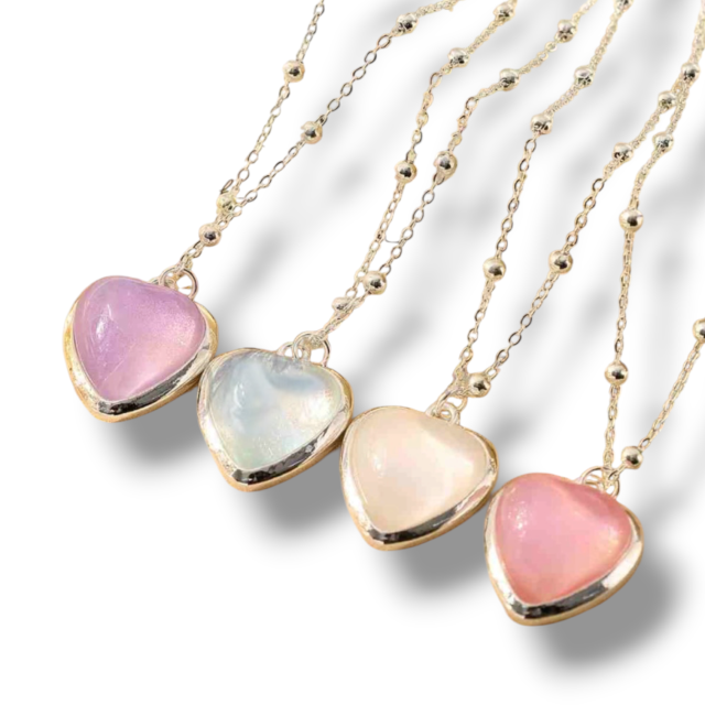 COLLAR ACERO BLANCO CON BOLITAS Y DIJE CORAZON DE PIEDRAS